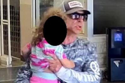 Polícia prende suspeito de assaltar agência bancária com uma criança no colo nos EUA