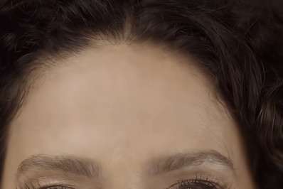 Claudia Ohana reflete sobre autoestima aos 61 anos: 'A beleza de ser única'