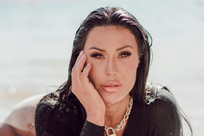 Gracyanne Barbosa posta ensaio fotográfico na praia e encanta: 'Lindíssima'