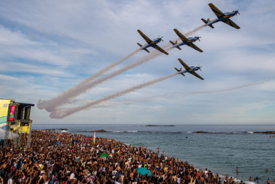 Esquadrilha Céu realizará demonstração aérea na Praia de Itaúna durante campeonato de surfe