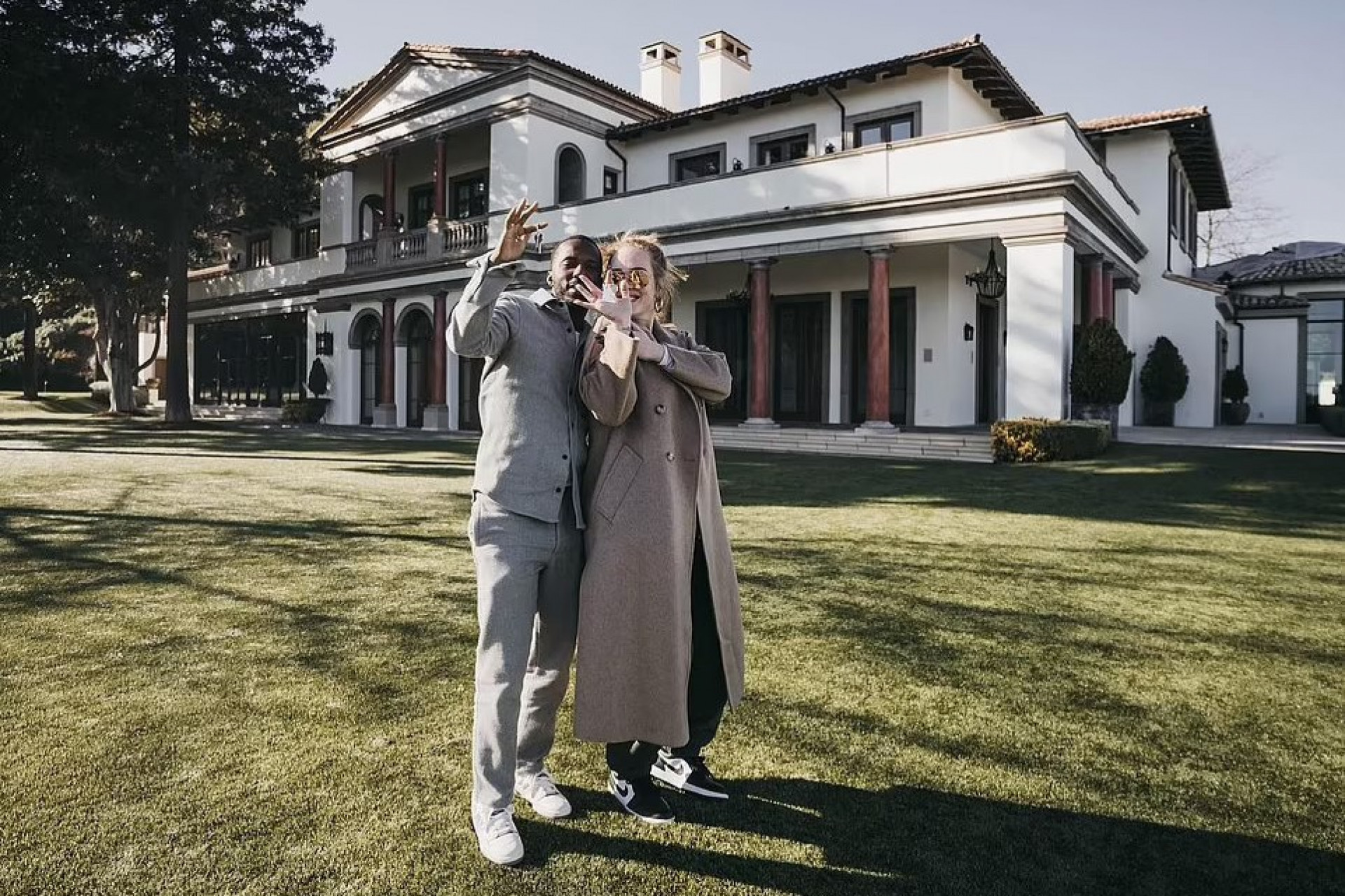 Adele compra casa de Sylvester Stallone e exige que estátua do Rocky permaneça na propriedade - Reprodução / Instagram