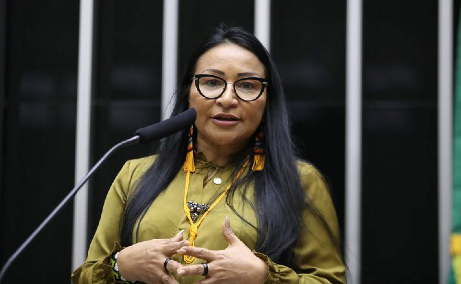 Deputada Silvia Waiãpi tem mandato cassado por gastar verba eleitoral com harmonização facial
