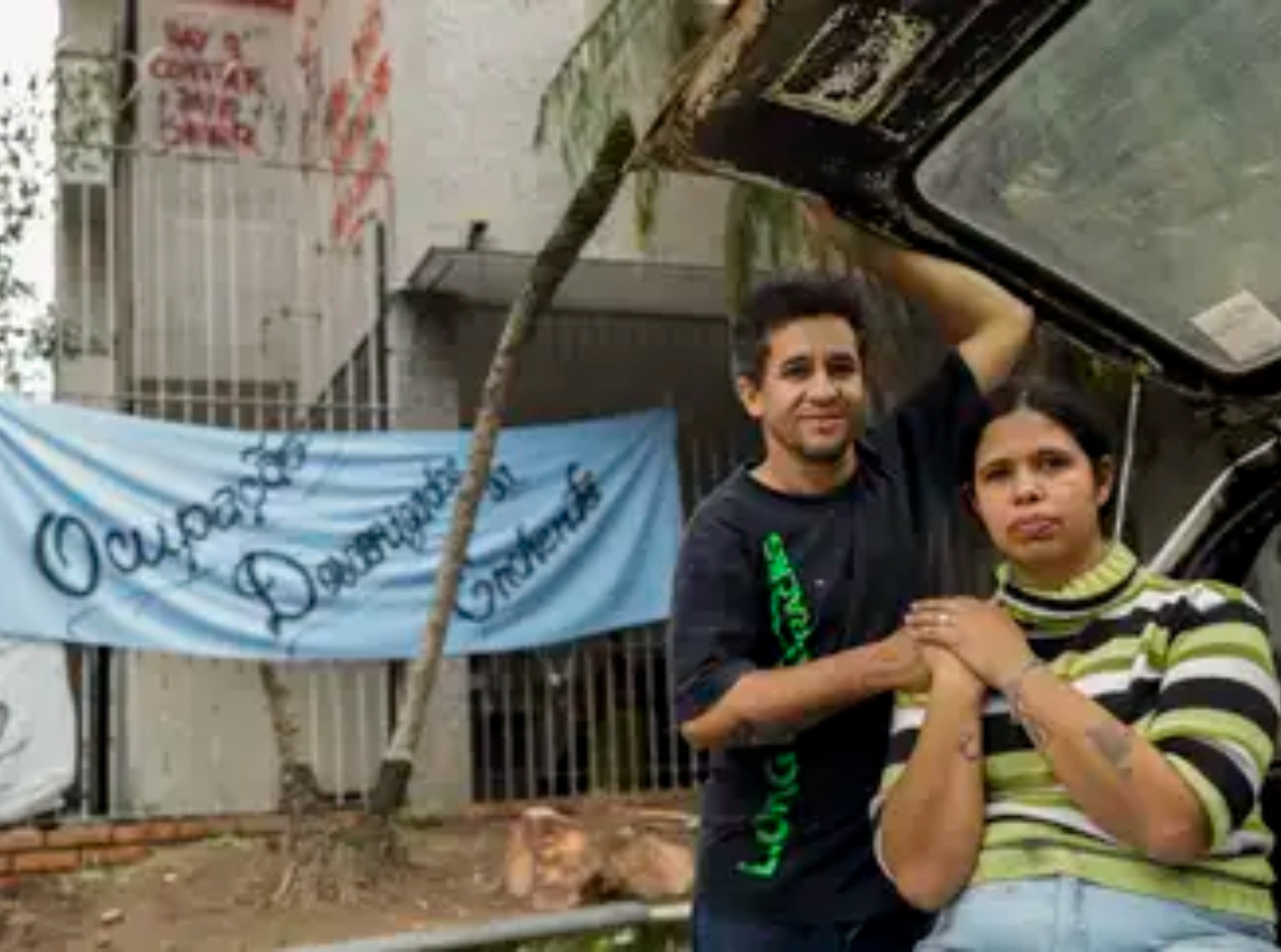 Liziane Pacheco Dutra e o seu marido Anselmo Pereira Gomes, integrantes da ocupação O Rio Mais Grande do Sul - Bruno Peres/Agência Brasil