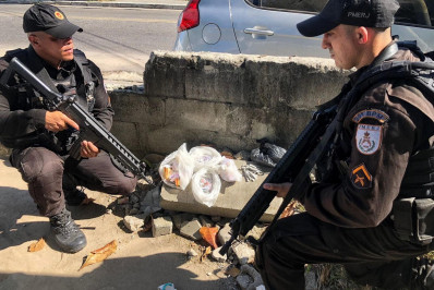 PM prende suspeito com drogas no Maringá em Belford Roxo