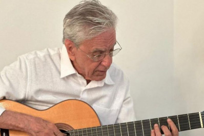 Senador do PL diz que Caetano Veloso pegou em armas na ditadura e Otto Alencar corrige: 'Só no violão'