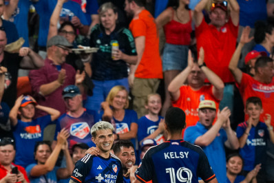 Vídeo! Ex-Vasco, Orellano faz gol do meio-campo na MLS