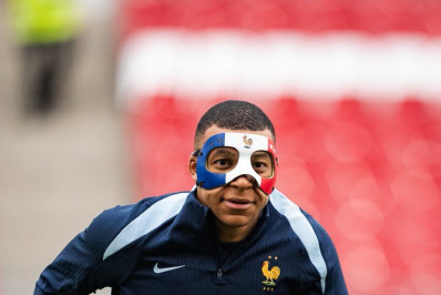 Euro 2024: Mbappé treina com máscara e pode reforçar a França contra a Holanda