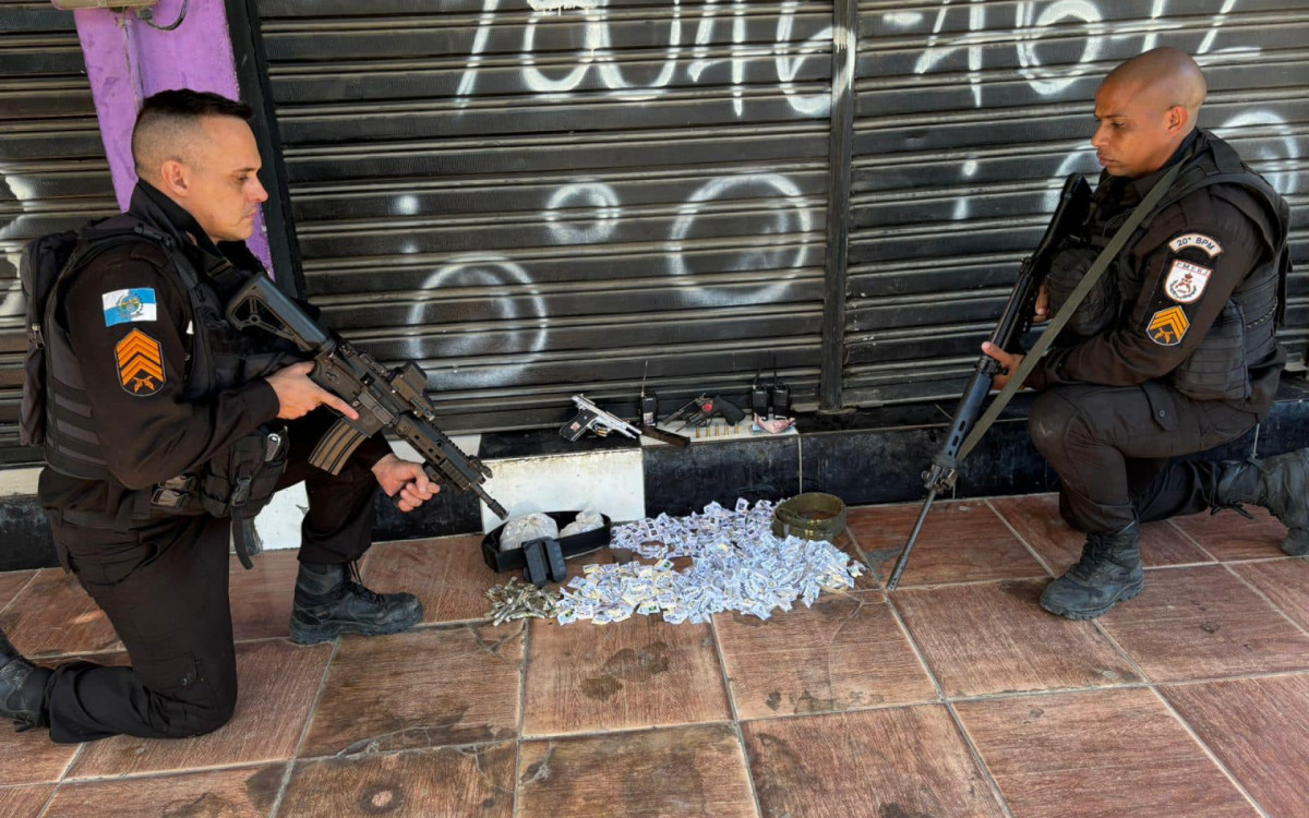 A operação dos policiais do 39º BPM (Belford Roxo) contou com apoio de policiais militares do 20º BPM (Mesquita)