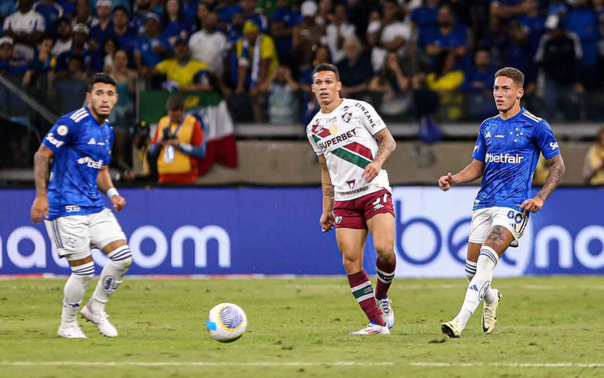 Após dez meses, Calegari, do Fluminense, volta a atuar: &#8216;Eternamente grato&#8217;