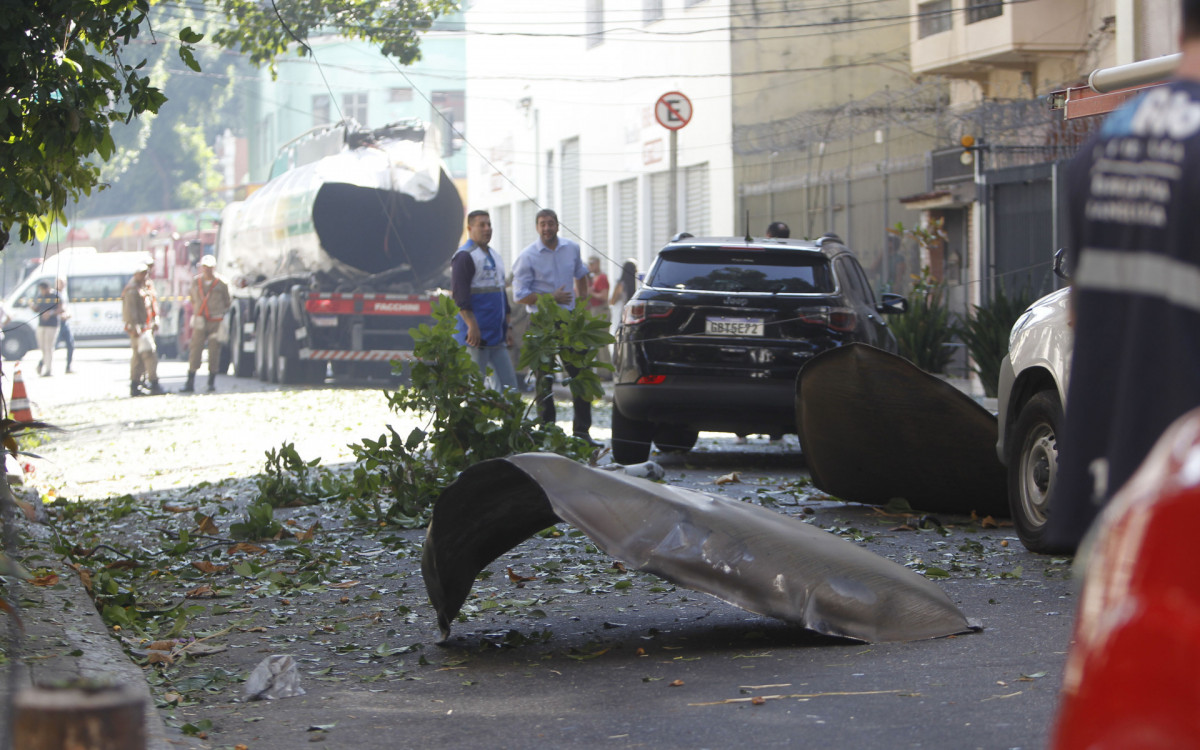 Caminhão de combustível explodiu na Rua Gonzaga Bastos, em Vila Isabel, nesta sexta-feira (21).