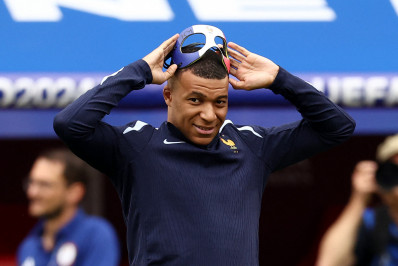 Mbappé não se adapta a máscara e vai desfalcar a França contra a Holanda
