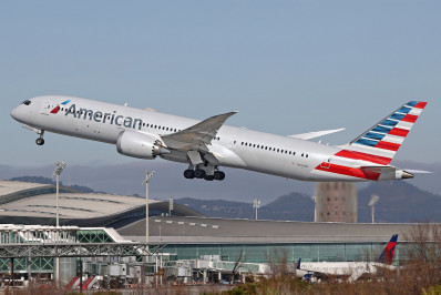 EUA: American Airlines suspende funcionários após expulsão de passageiros negros de voo