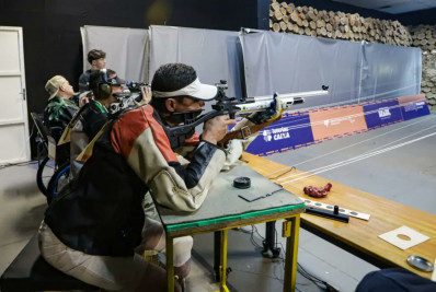 Atleta paralímpico ganha medalha de ouro mesmo após ter armas furtadas