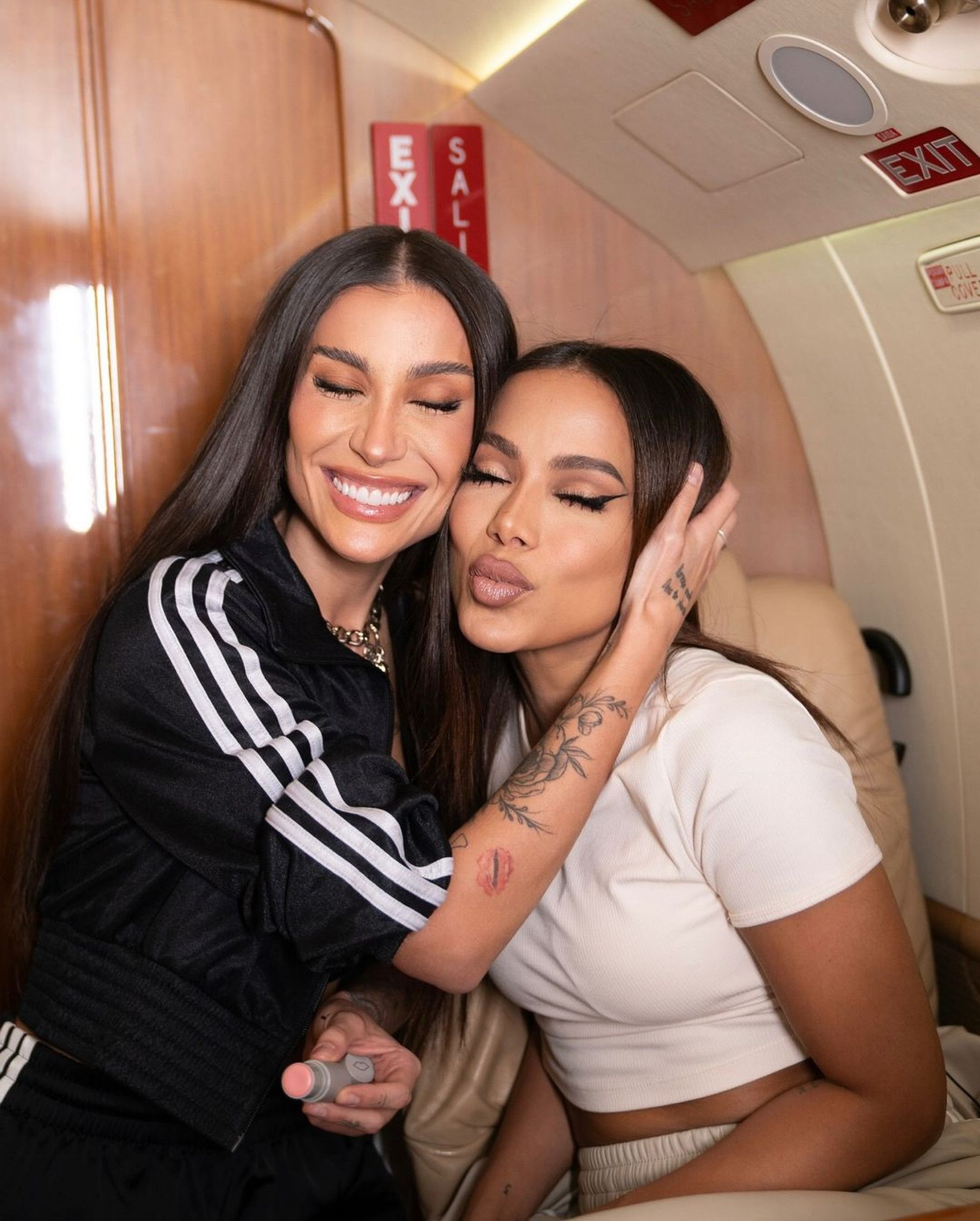 Bianca Andrade se declara para Anitta após entrevistar e maquiar cantora - Reprodução / Instagram 