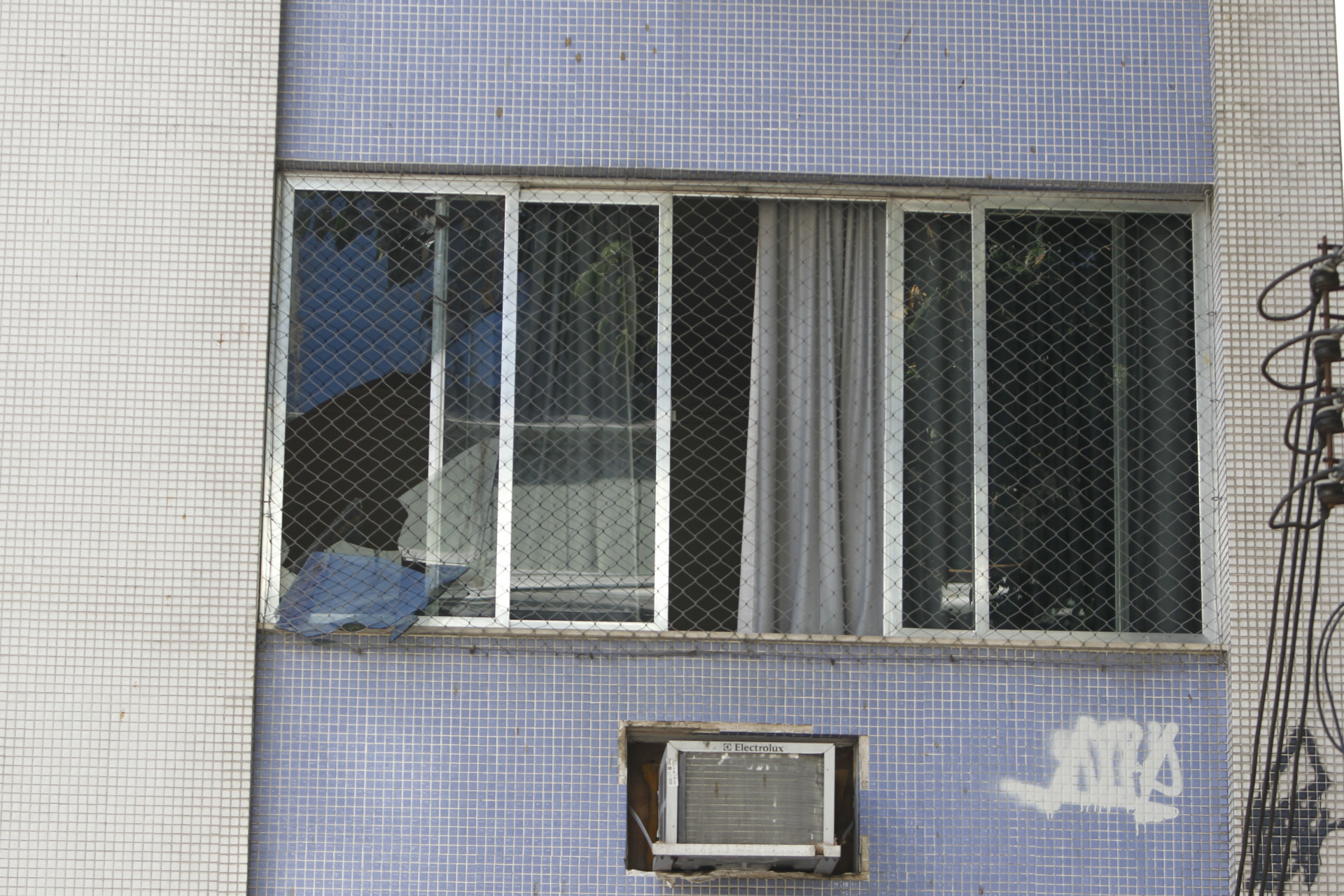 Caminh&atilde;o de combust&iacute;vel explodiu na Rua Gonzaga Bastos, em Vila Isabel e causou danos a moradores - Reginaldo Pimenta/Ag&ecirc;ncia O Dia