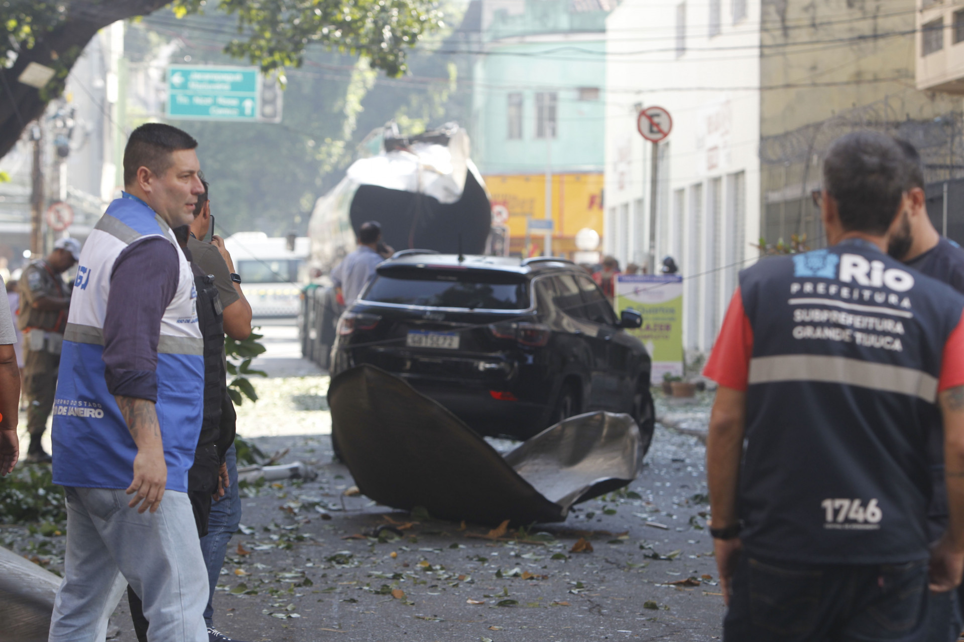 Caminh&atilde;o de combust&iacute;vel explodiu na Rua Gonzaga Bastos, em Vila Isabel e causou danos a moradores - Reginaldo Pimenta/Ag&ecirc;ncia O Dia