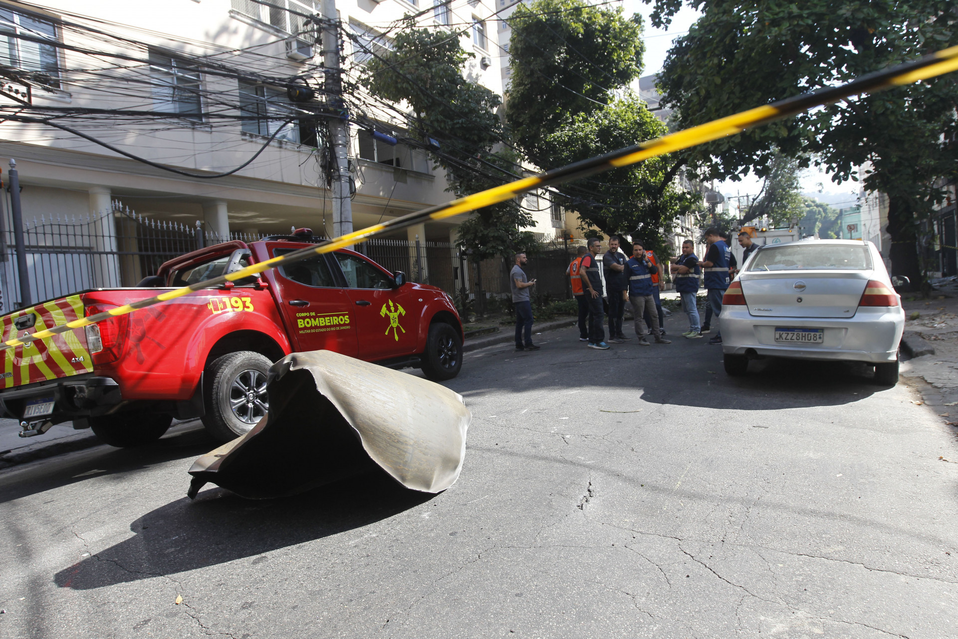 Caminh&atilde;o de combust&iacute;vel explodiu na Rua Gonzaga Bastos, em Vila Isabel e causou danos a moradores - Reginaldo Pimenta/Ag&ecirc;ncia O Dia