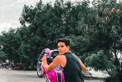 Influenciador que morreu após ser baleado na Muzema estava buscando encomenda quando tiroteio começou