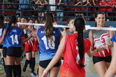 Equipes do Santa Terezinha são tricampeãs no vôlei