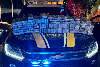 PRF apreende 100 kg de maconha e duas pessoas são presas em Mangaratiba