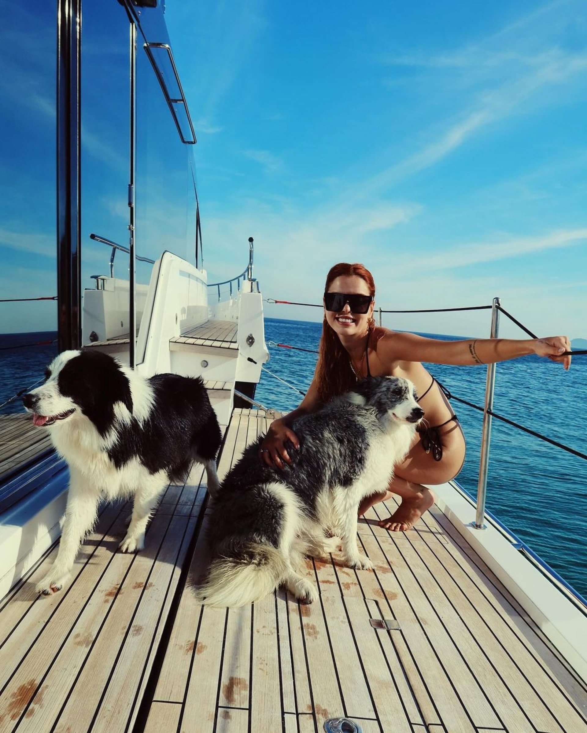 Giovanna Lancellotti posa de biquíni durante passeio de iate - Reprodução / Instagram 