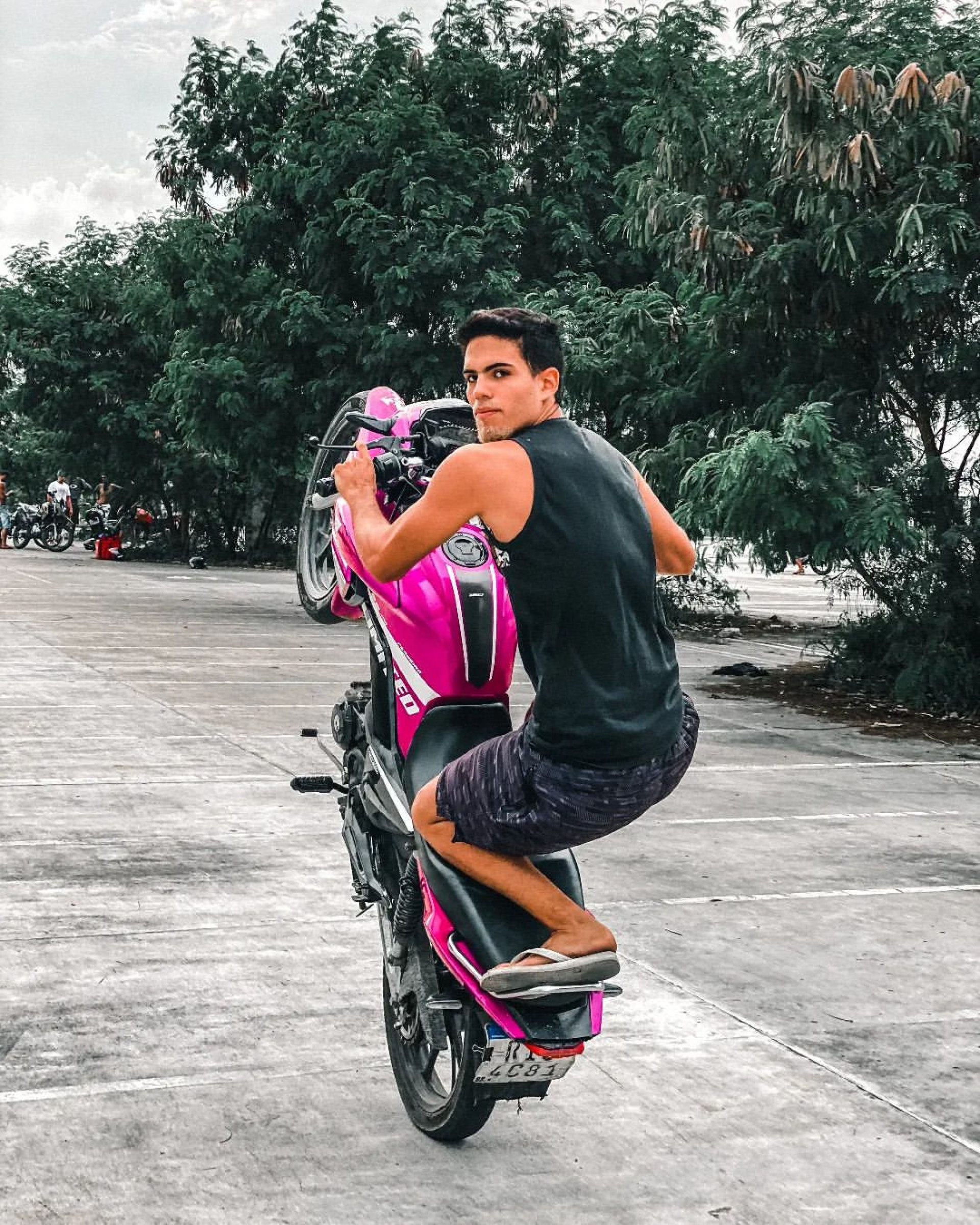 Mateus da Silva Ferreira, de 22 anos, morreu na noite desta sexta-feira (21) após ser baleado na Muzema - Reprodução