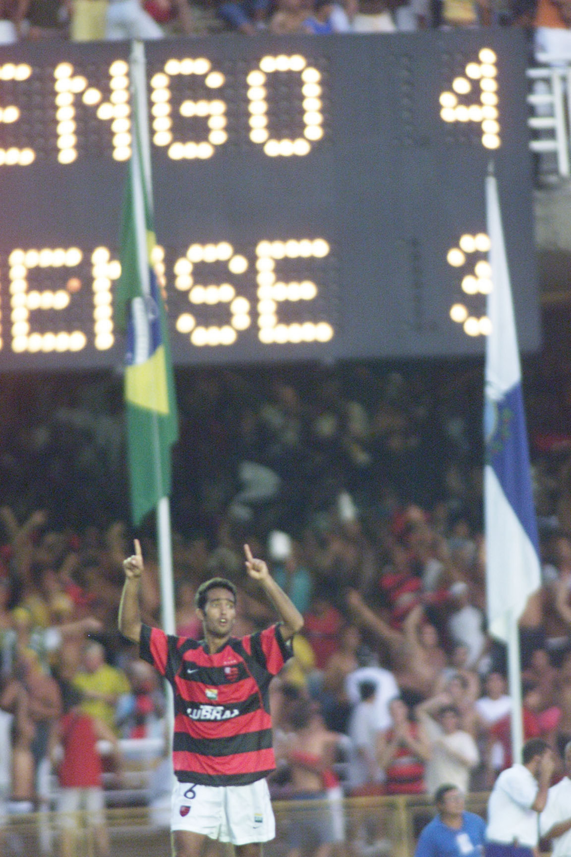 Em 2004, o então lateral rubro-negro foi decisivo em dois jogos contra o Fluminense