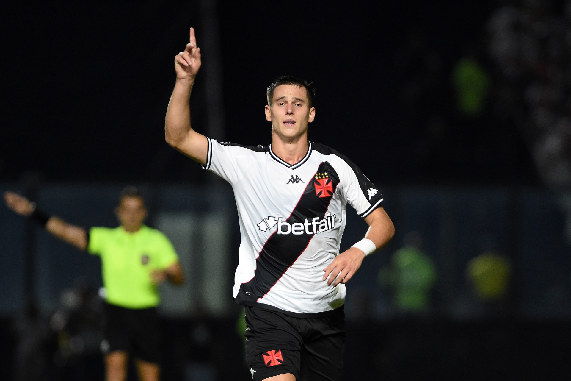 O jovem Guilherme Estrella, de 19 anos, foi um dos destaques do Vasco na vit&oacute;ria sobre o S&atilde;o Paulo - ALEXANDRE DUR&Atilde;O/ZIMEL PRESS/ESTAD&Atilde;O CONTE&Uacute;DO