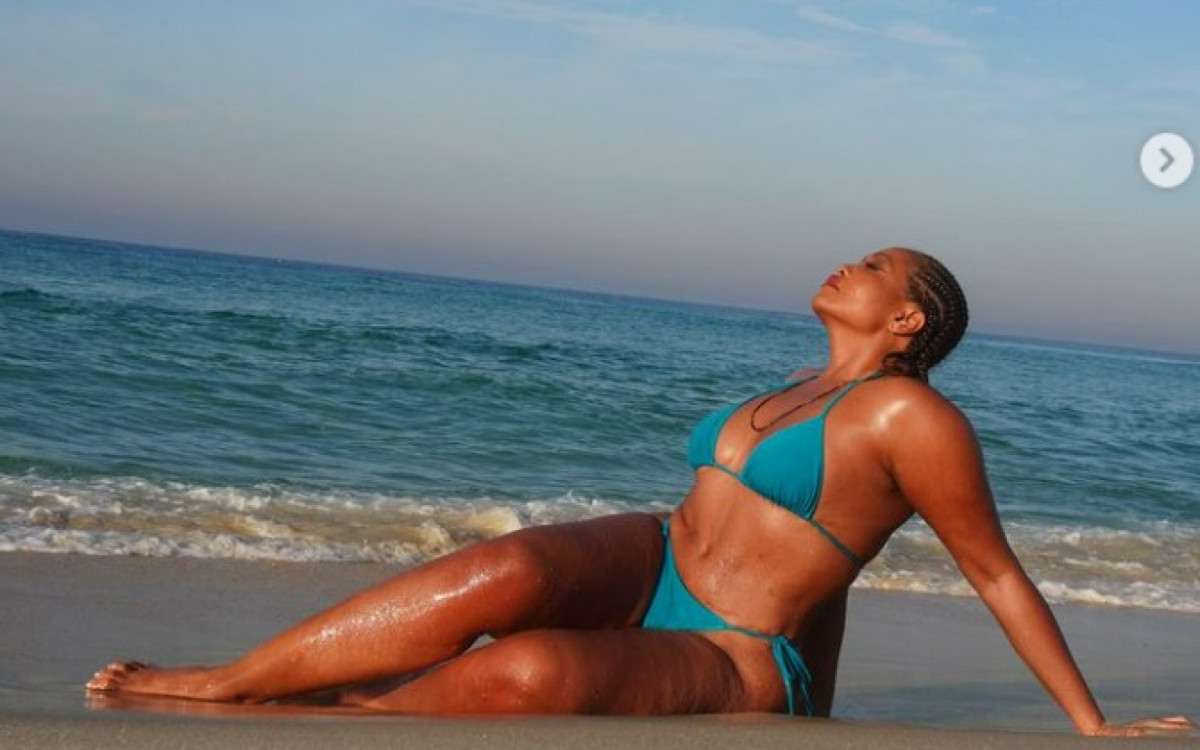 Gaby Amarantos arrasa em cliques de biqu&iacute;ni