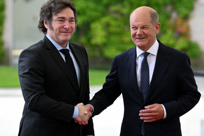 Chefe de Governo alemão pede a Milei para prestar atenção à 'coesão social'