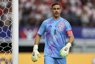 Claudio Bravo, bicampeão da Copa América com o Chile, se aposenta aos 41 anos