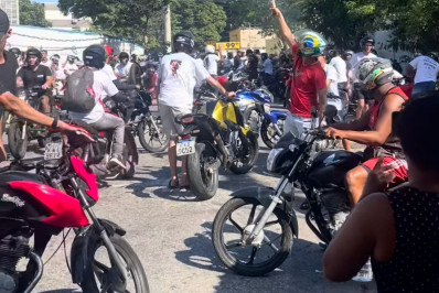 Com homenagens de motociclistas, influenciador baleado na Muzema é enterrado