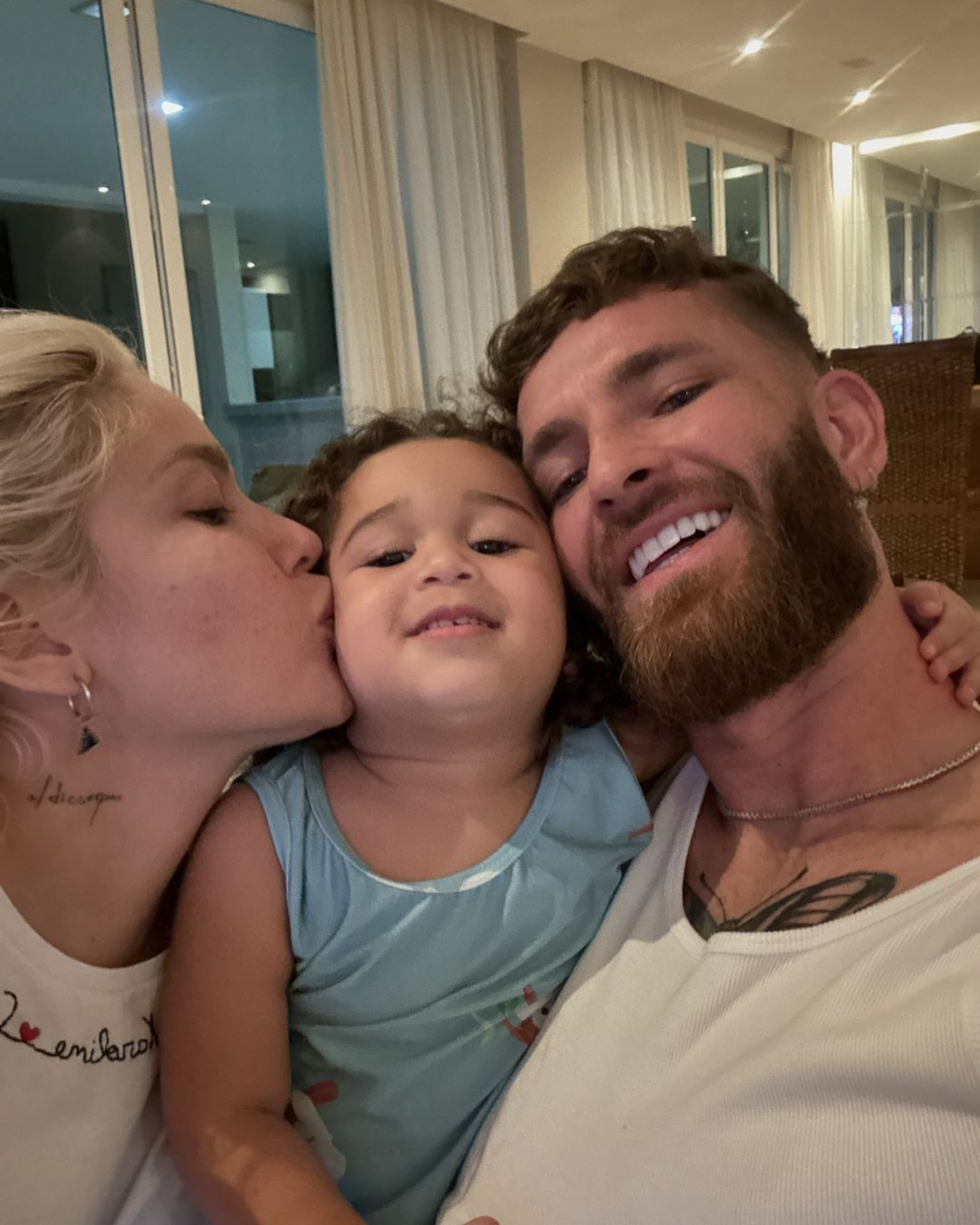 Karoline Lima, sua filha Cecília e Leo Pereira  - Reprodução / Instagram 