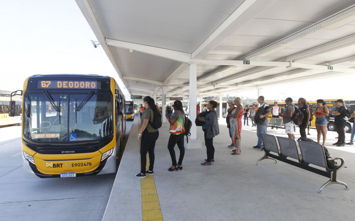 Terminal Deodoro do BRT. Registro da movimenta&ccedil;&atilde;o de passageiros da nova linha 67 do BRT, nesta segunda-feira (24). - Arquivo/O Dia