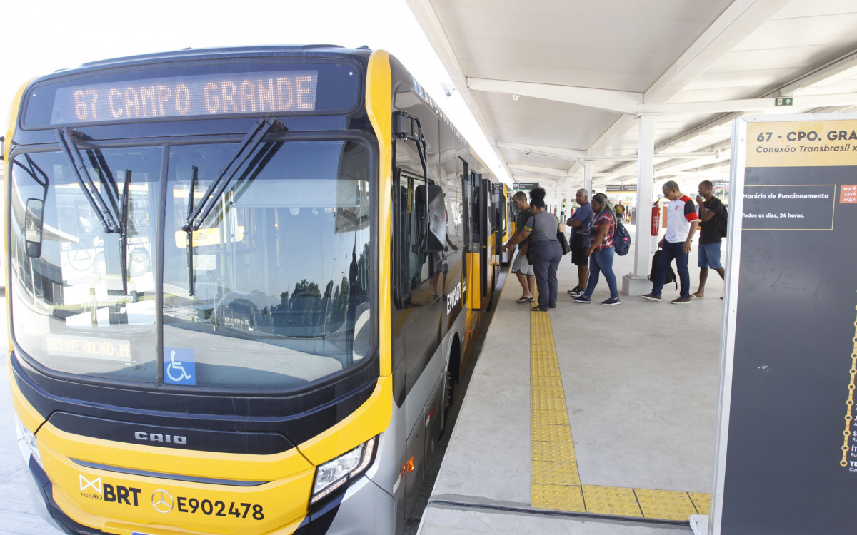 Terminal Deodoro do BRT. Registro da movimentação de passageiros da nova linha 67 do BRT, nesta segunda-feira (24).