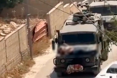 Militares de Israel amarram palestino a capô de veículo na Cisjordânia