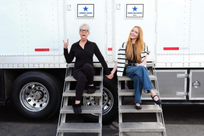 Lindsay Lohan e Jamie Lee Curtis posam juntas nos bastidores de 'Sexta-Feira Muito Louca 2'