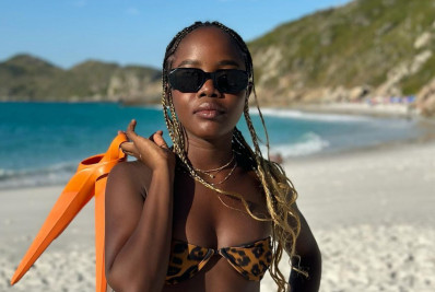 Clara Moneke muda visual e afirma: 'Trança nova, vida nova'