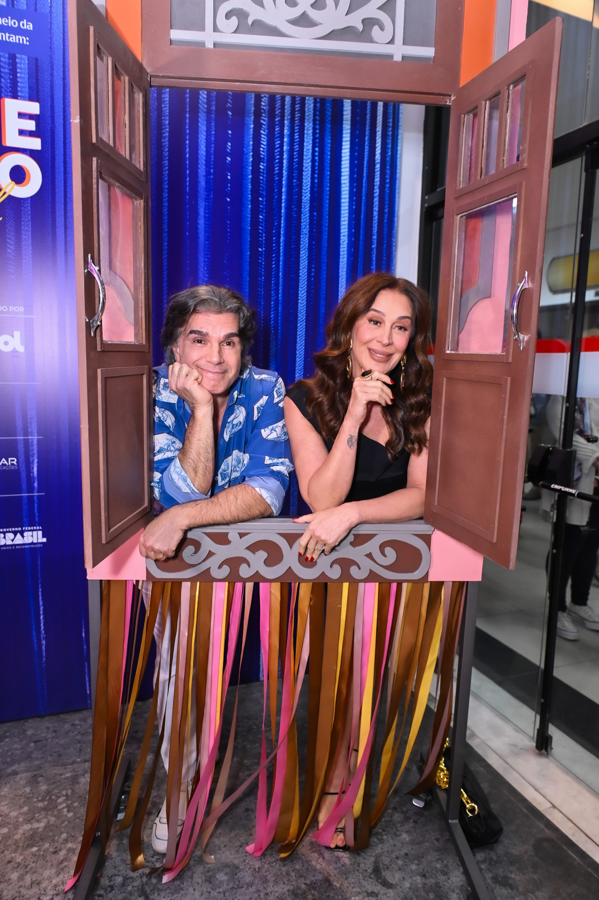 Claudia Raia e Jarbas Homem de Mello trocam beijos em estreia de peça - Marcelo Sá Barretto/ Agnews