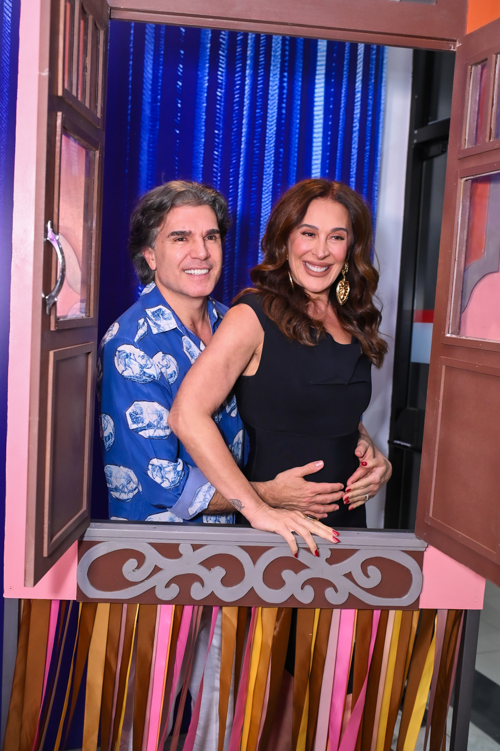 Claudia Raia e Jarbas Homem de Mello trocam beijos em estreia de peça - Marcelo Sá Barretto/ Agnews