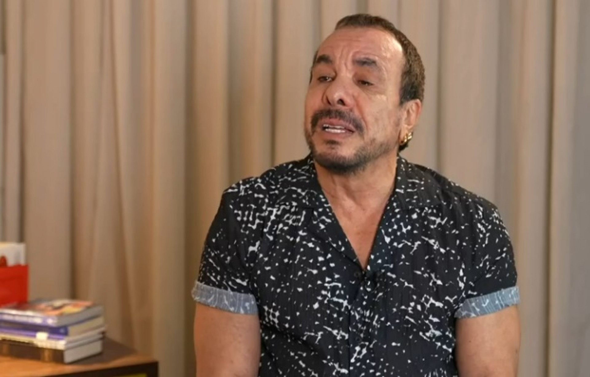 Ralf chora durante entrevista ao 'Fantástico' - Reprodução de vídeo / TV Globo