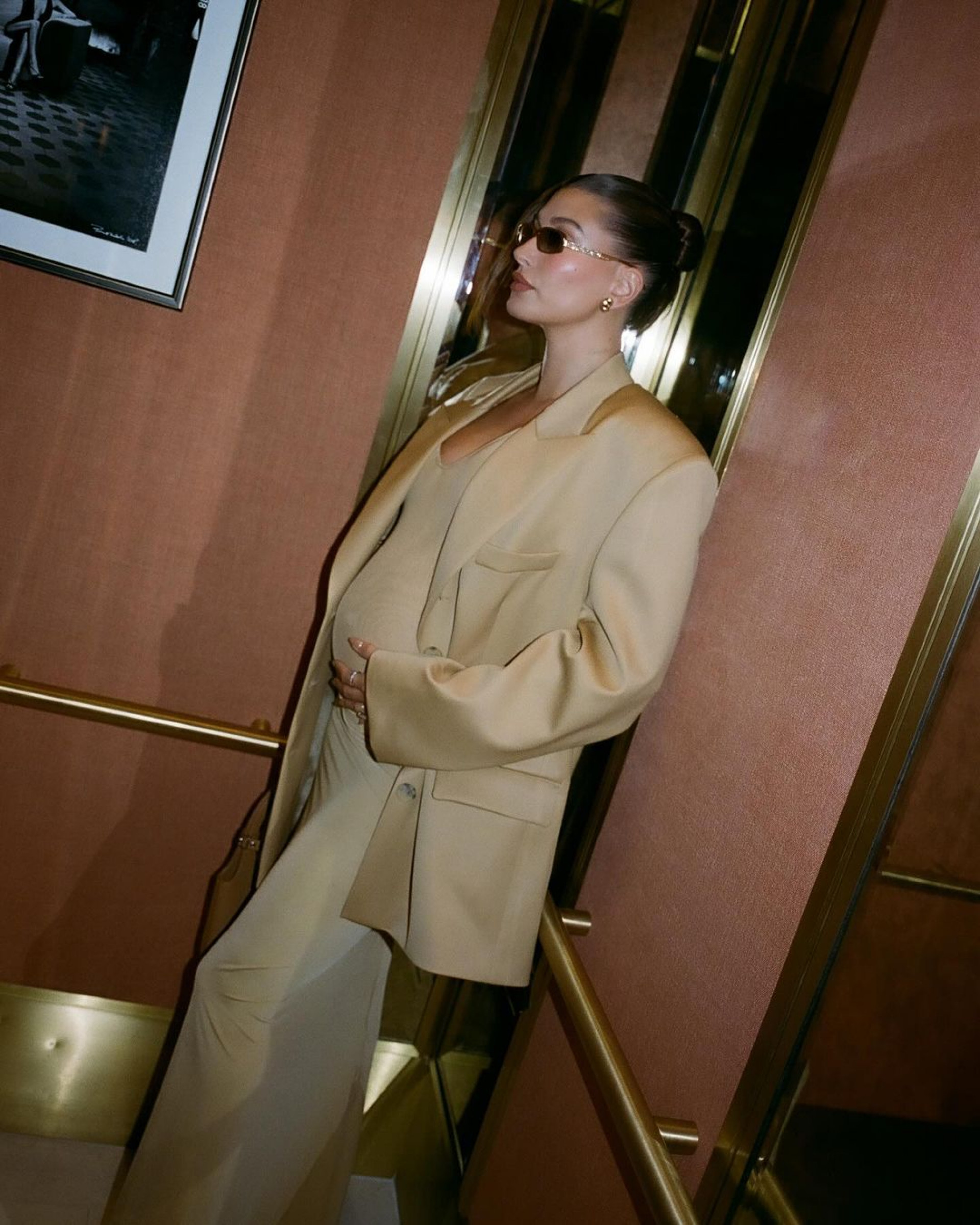 Grávida, Hailey Bieber mostra a barriguinha e recebe elogios - Reprodução