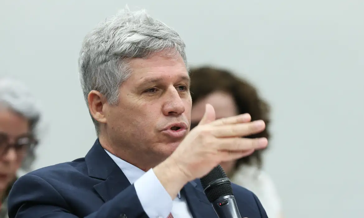 Ministro confirma exonera&ccedil;&atilde;o de diretor envolvido no leil&atilde;o do arroz