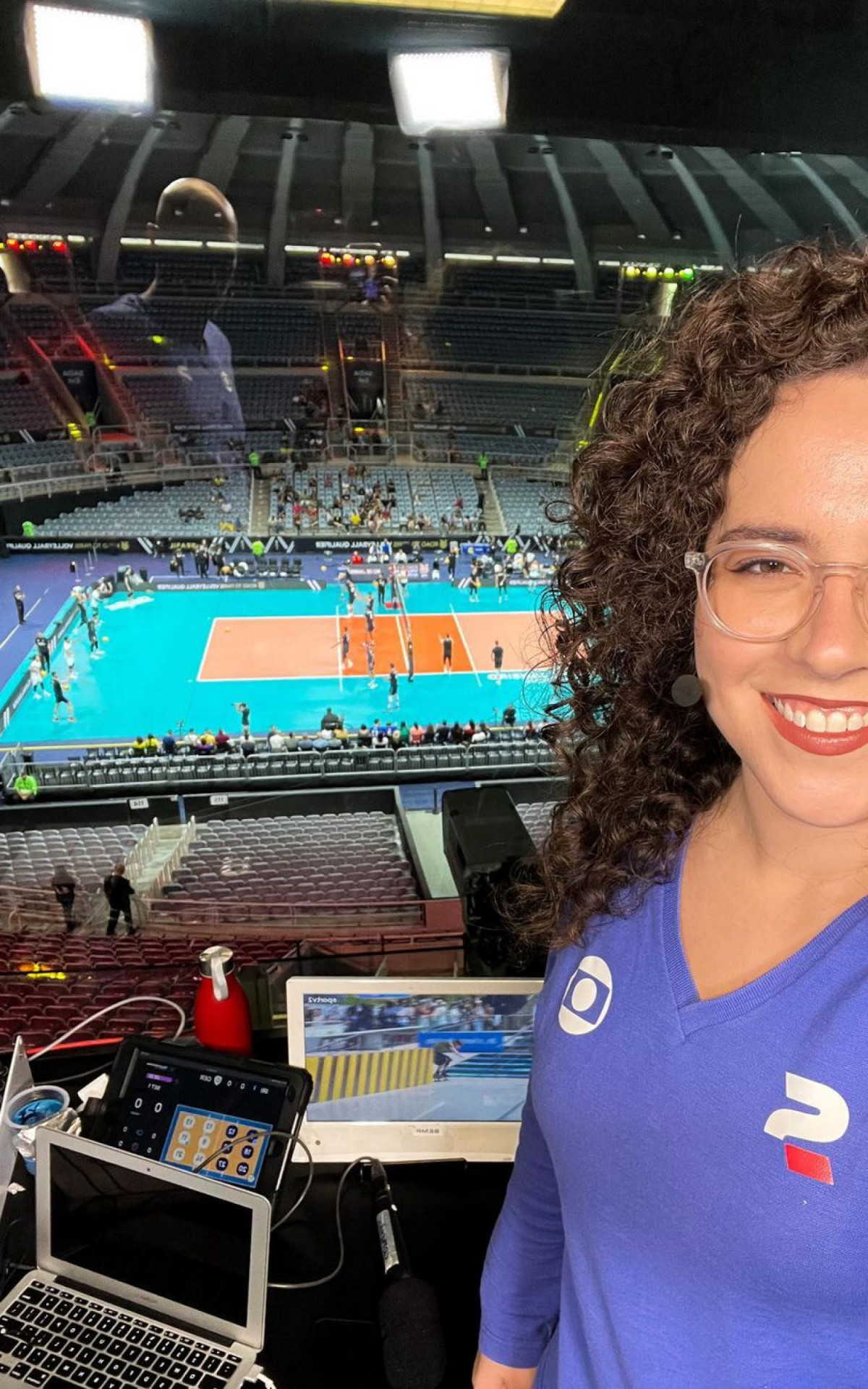 Natália Lara em narração de võlei no Maracanãzinho - Reprodução/Instagram