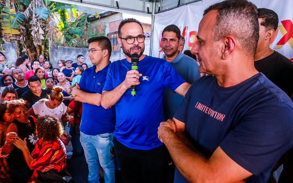 O secretário de Educação, Denis Macedo, ressaltou o trabalho realizado e lembrou que a escola é um legado para o bairro