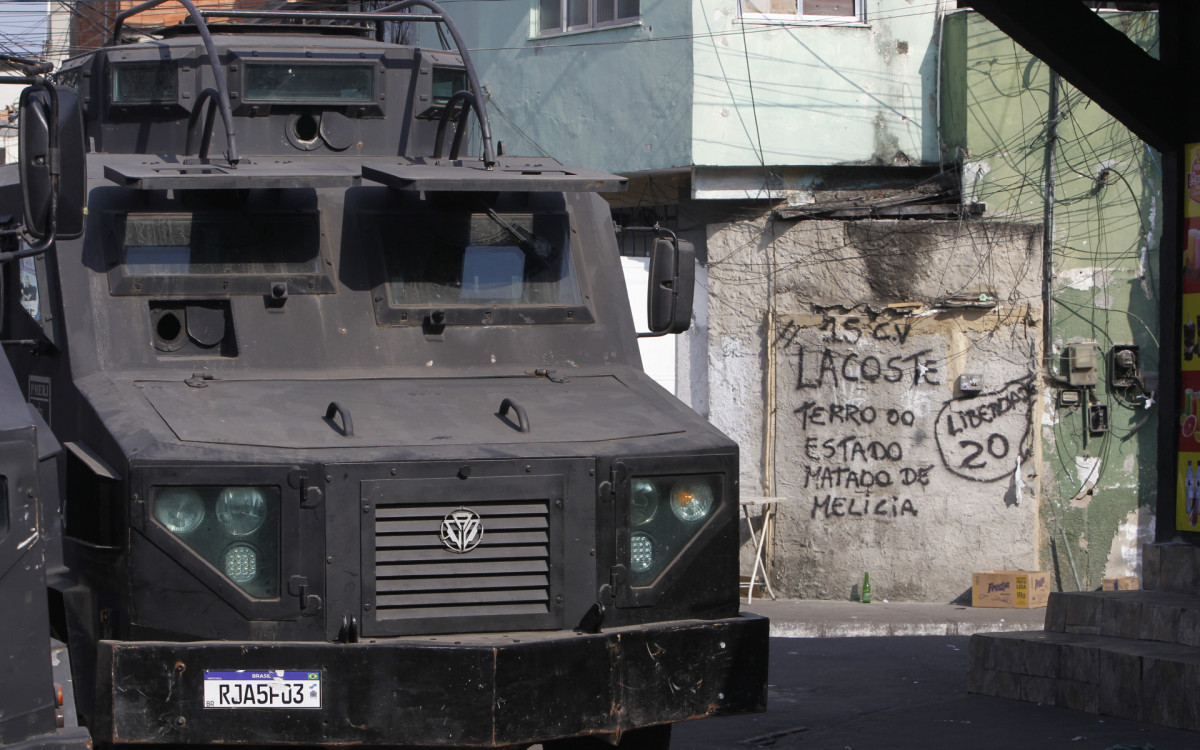 PM faz a&ccedil;&atilde;o na Cidade de Deus
