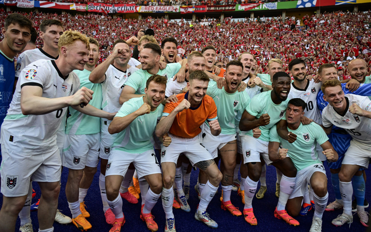 Jogadores da Áustria celebram grande campanha no Grupo D da Eurocopa - John MacDougall / AFP