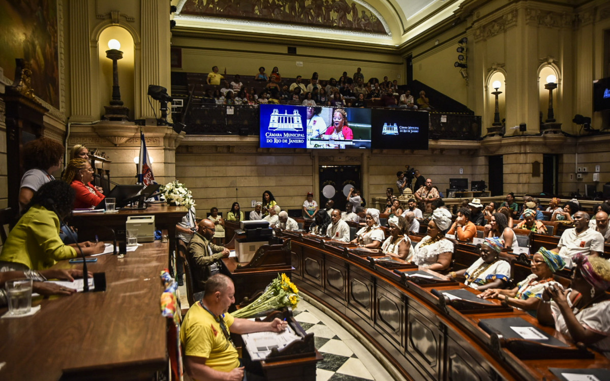 Representantes de grupos de jongo foram homenageados na Câmara do Rio nesta segunda-feira (24)