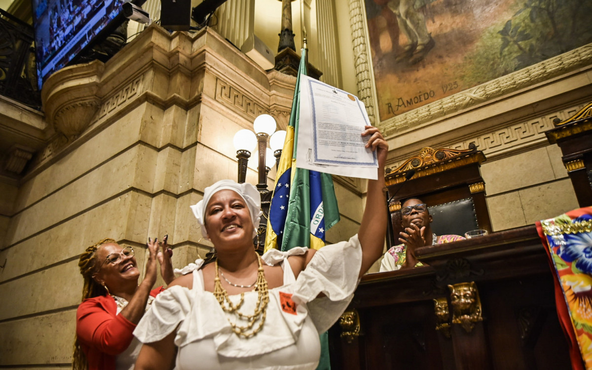 Representantes de grupos de jongo foram homenageados na Câmara do Rio nesta segunda-feira (24)