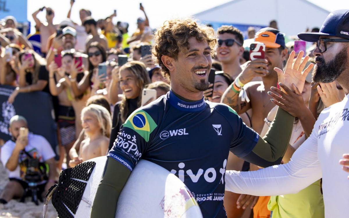 João Chianca compete em casa na Praia de Itaúan em Saquarema